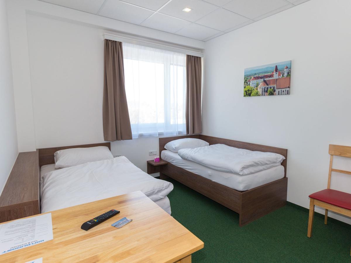 Winbudget "Bed&Breakfast" Wiener Neustadt Exterior photo
