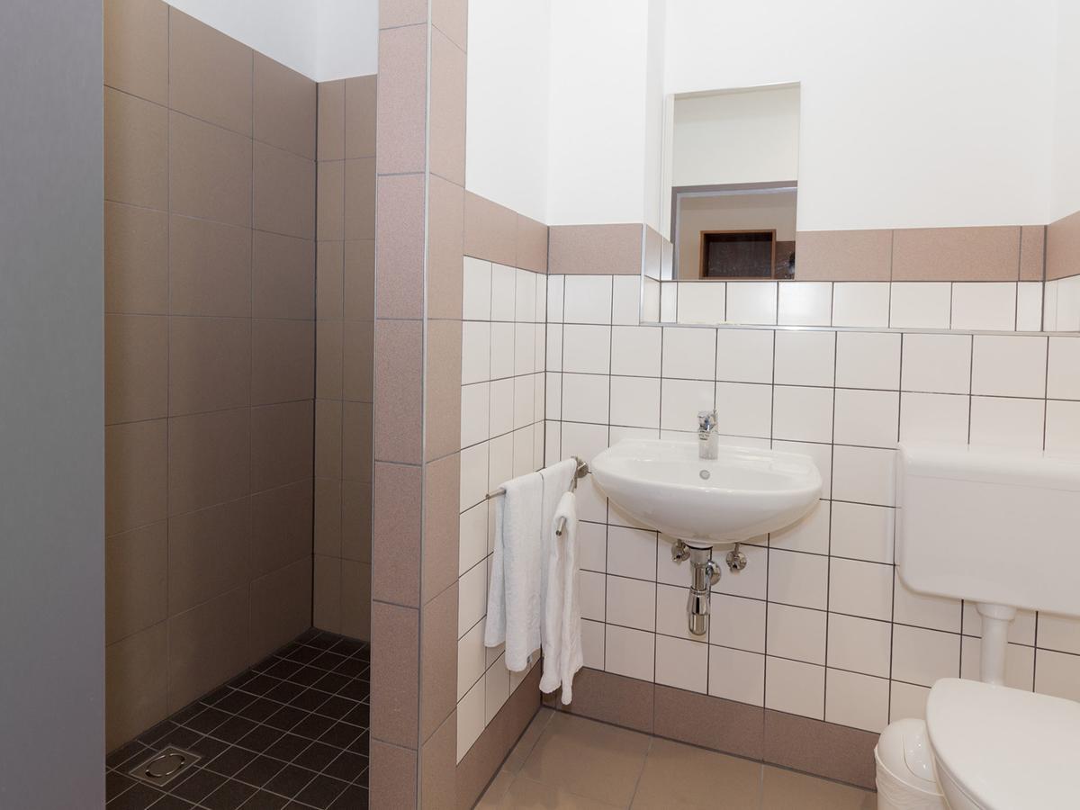 Winbudget "Bed&Breakfast" Wiener Neustadt Exterior photo