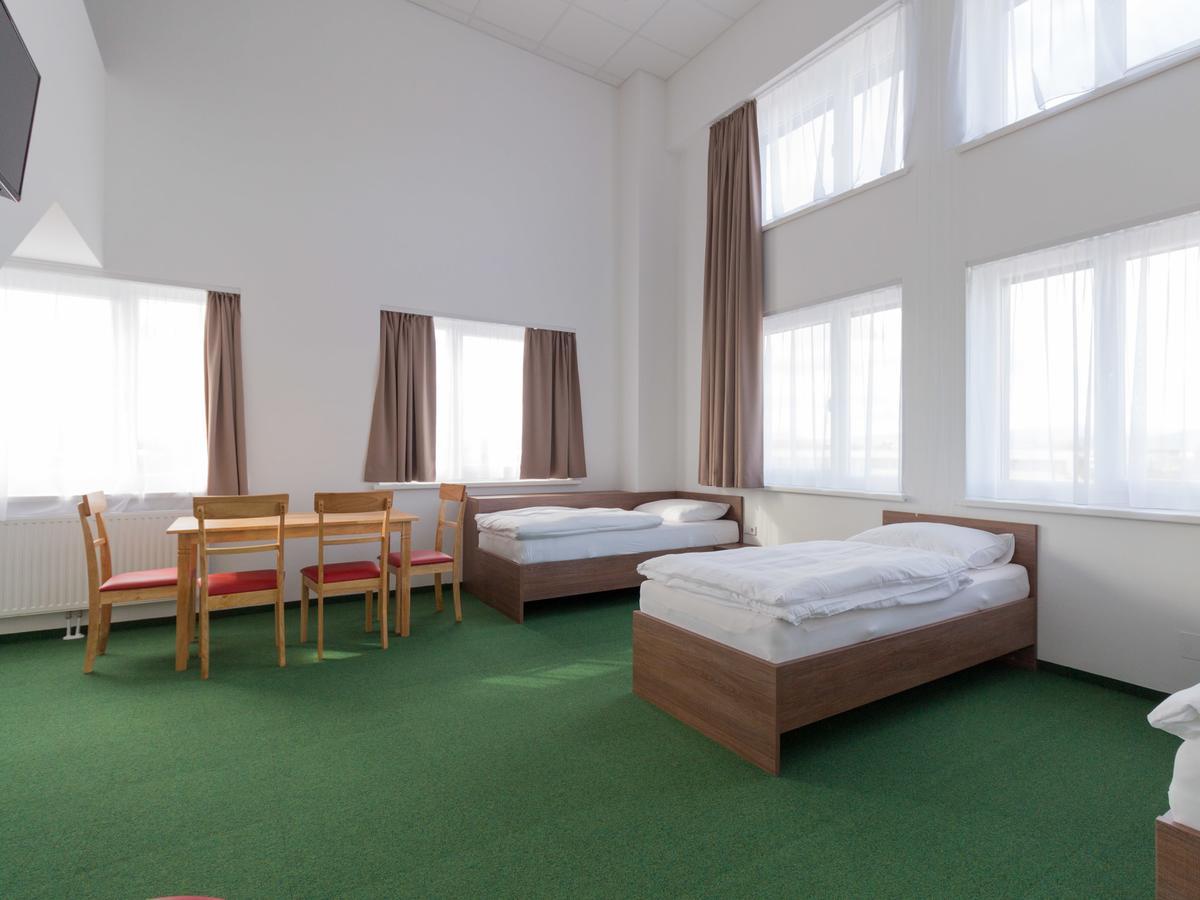 Winbudget "Bed&Breakfast" Wiener Neustadt Exterior photo